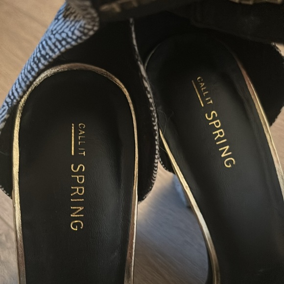 NEW Call it Spring Black and White Ankle Strap Heeled Sandal - Picture 4 of 6